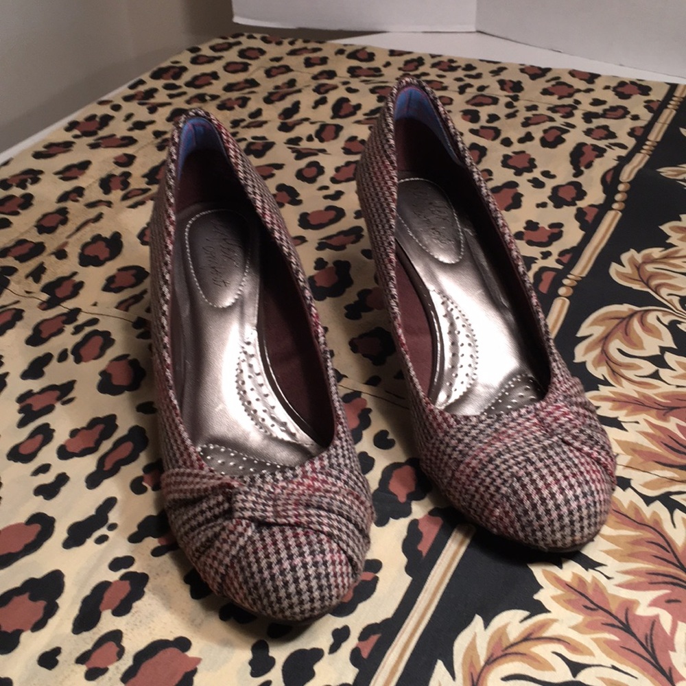 Dex Flex Comfort Cloth Wedges in Plaid Design - Picture 2 of 6